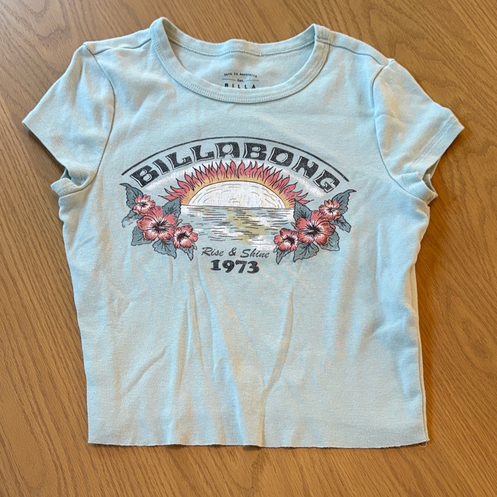 Women’s cropped BillaBong t-shirt